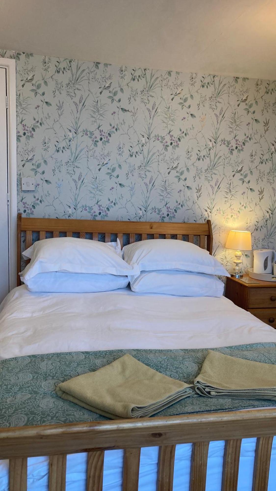 Whitecliff Guest House เวย์มัธ ภายนอก รูปภาพ